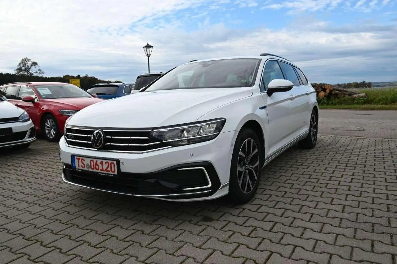 Photo 1 : Volkswagen Passat 2021 Hybride