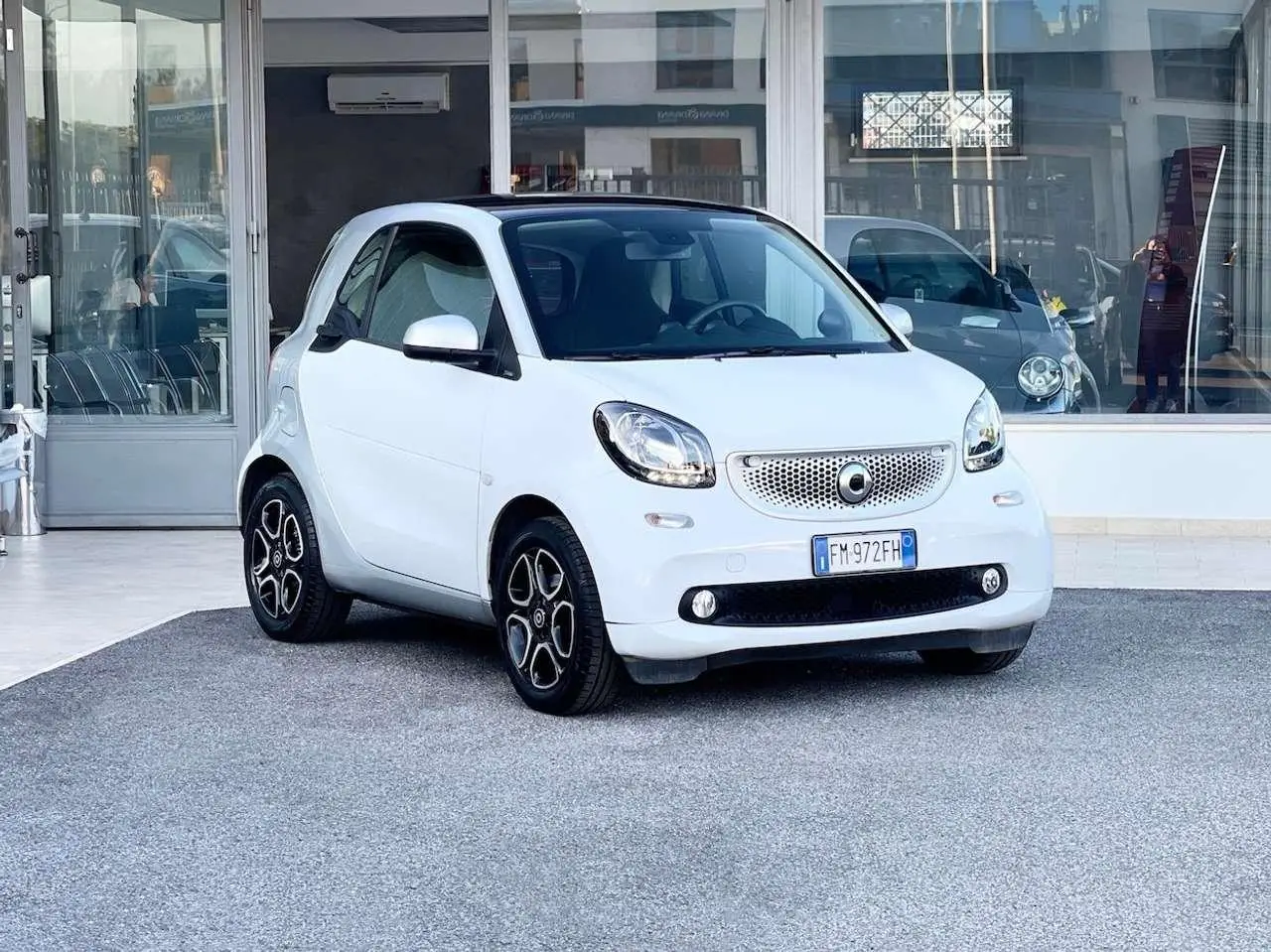 Photo 1 : Smart Fortwo 2017 Petrol