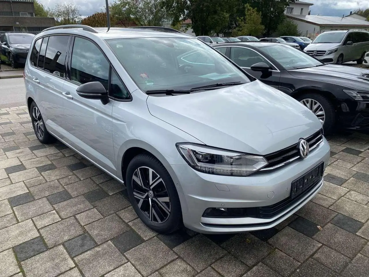 Photo 1 : Volkswagen Touran 2020 Petrol