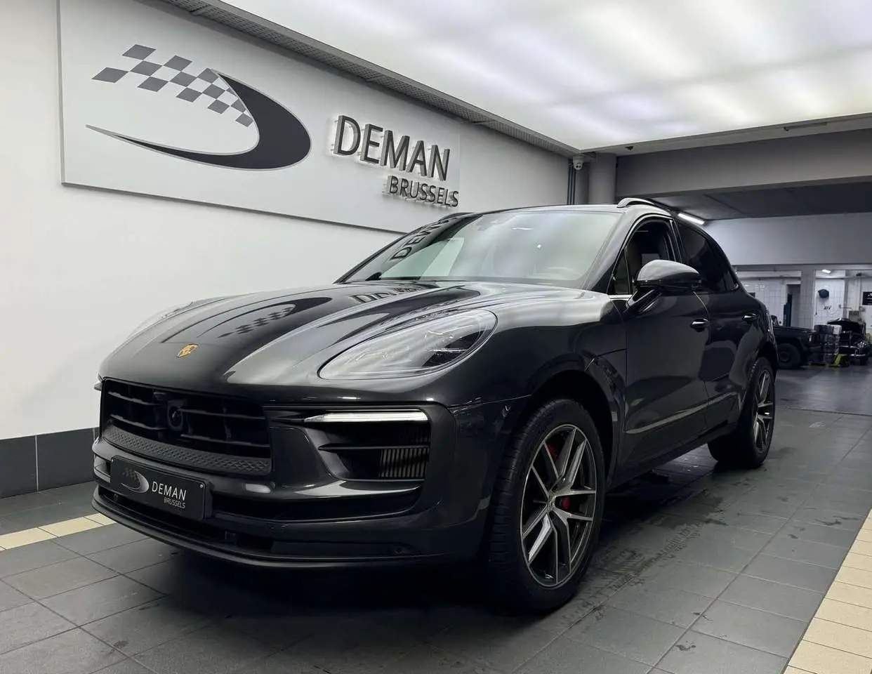 Photo 1 : Porsche Macan 2022 Essence