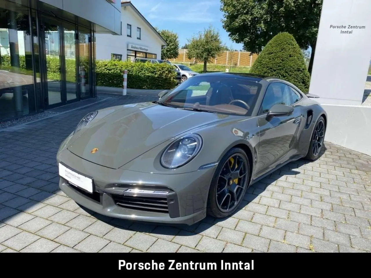 Photo 1 : Porsche 992 2021 Petrol