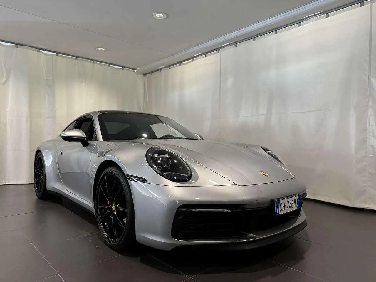 Photo 1 : Porsche 992 2021 Essence