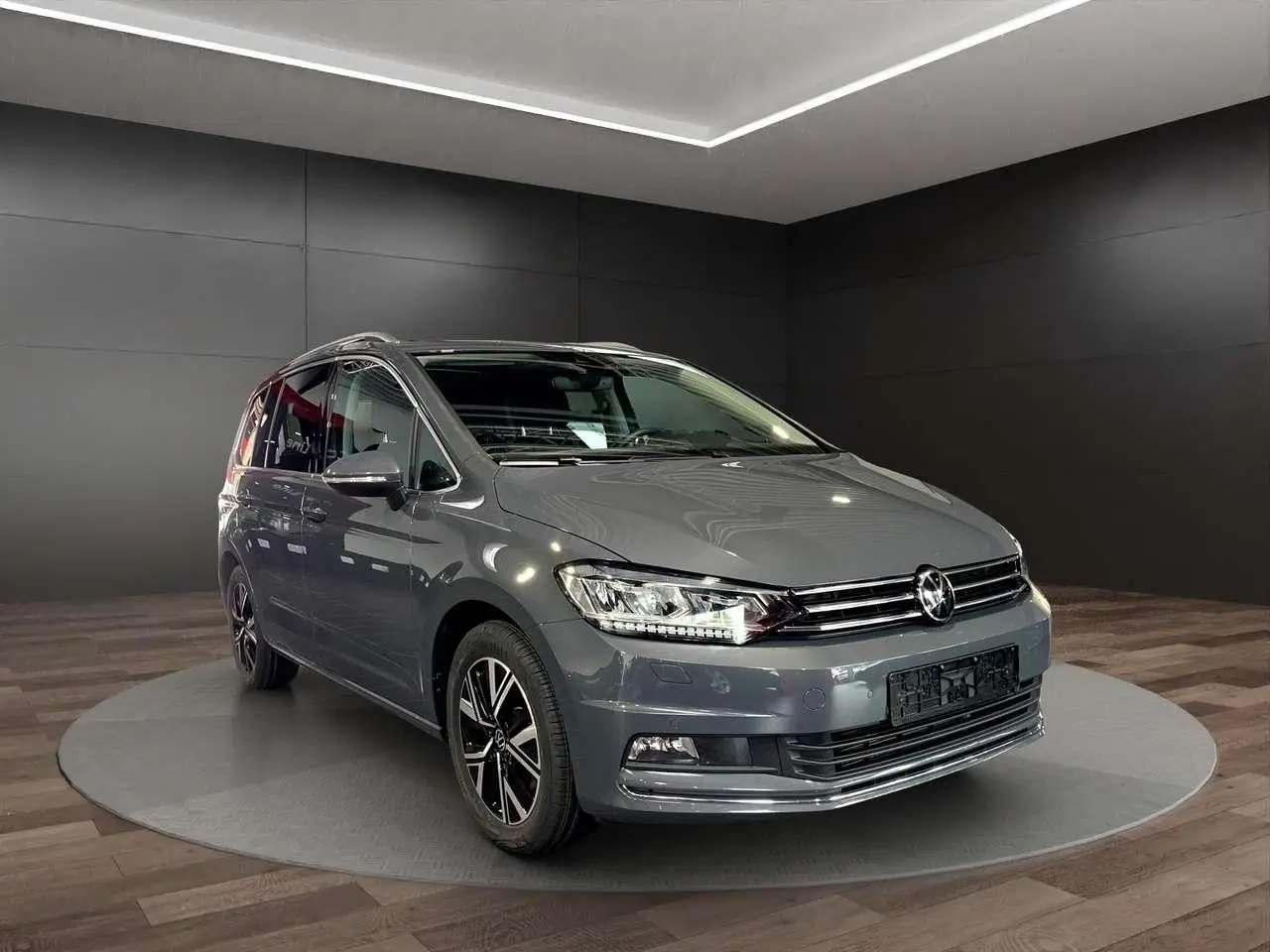 Photo 1 : Volkswagen Touran 2023 Diesel