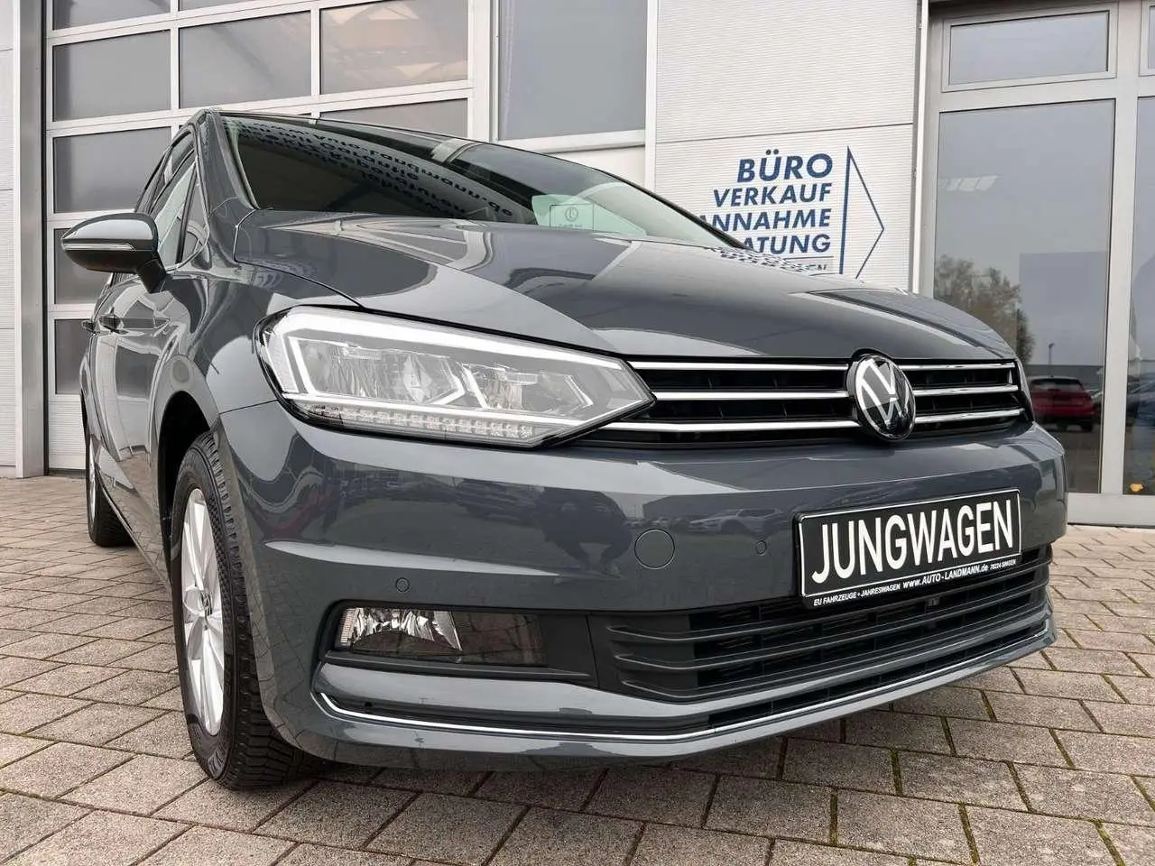 Photo 1 : Volkswagen Touran 2024 Essence