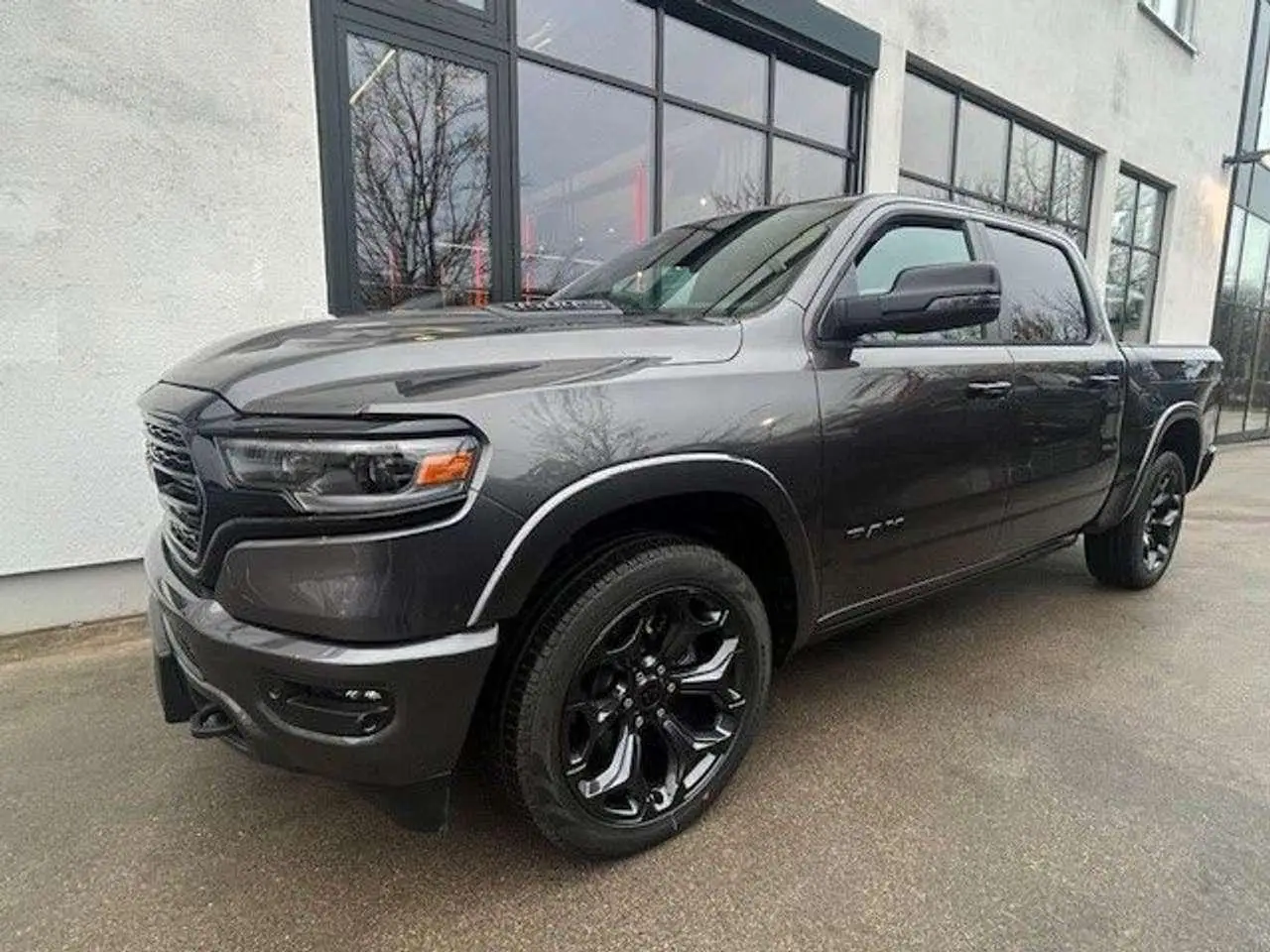 Photo 1 : Dodge Ram 2024 Petrol