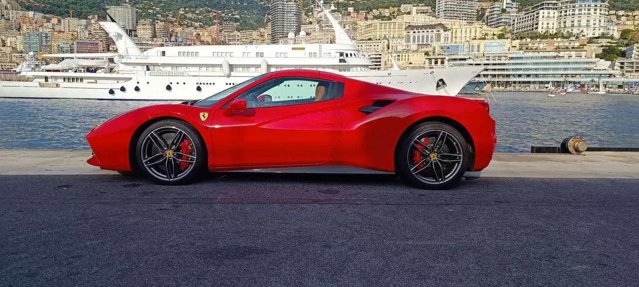 Photo 1 : Ferrari 488 2016 Essence