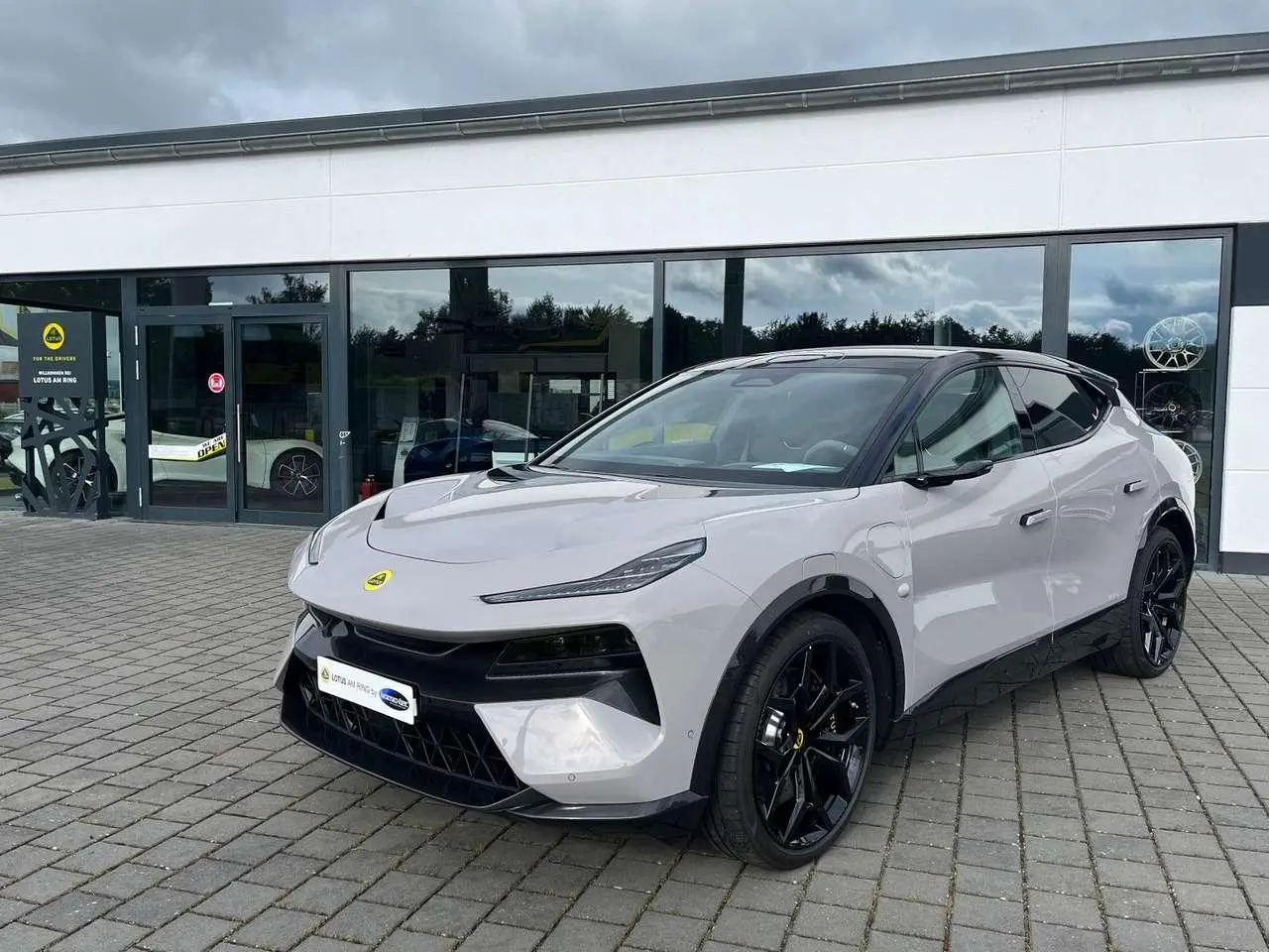 Photo 1 : Lotus Eletre 2024 Electric