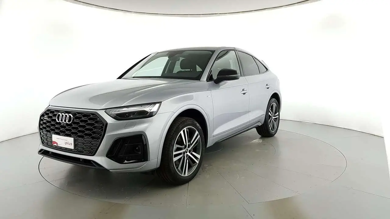 Photo 1 : Audi Q5 2023 Hybrid