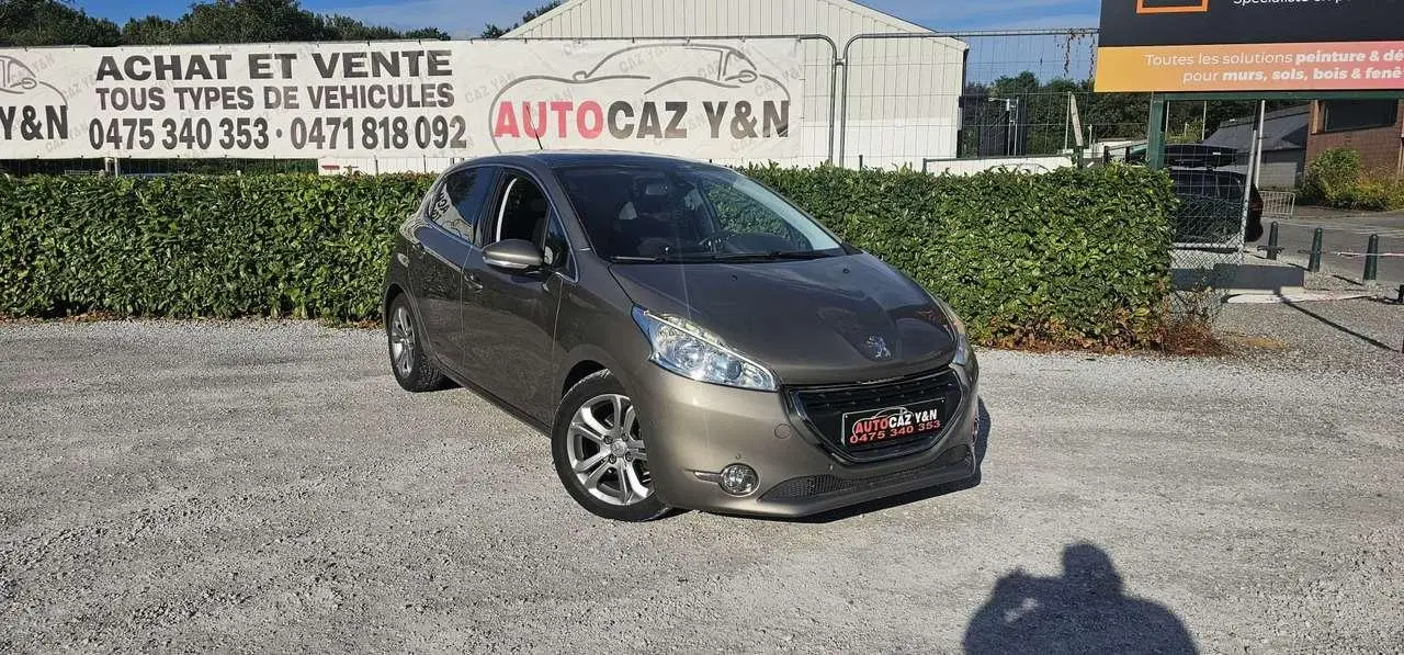 Photo 1 : Peugeot 208 2015 Petrol