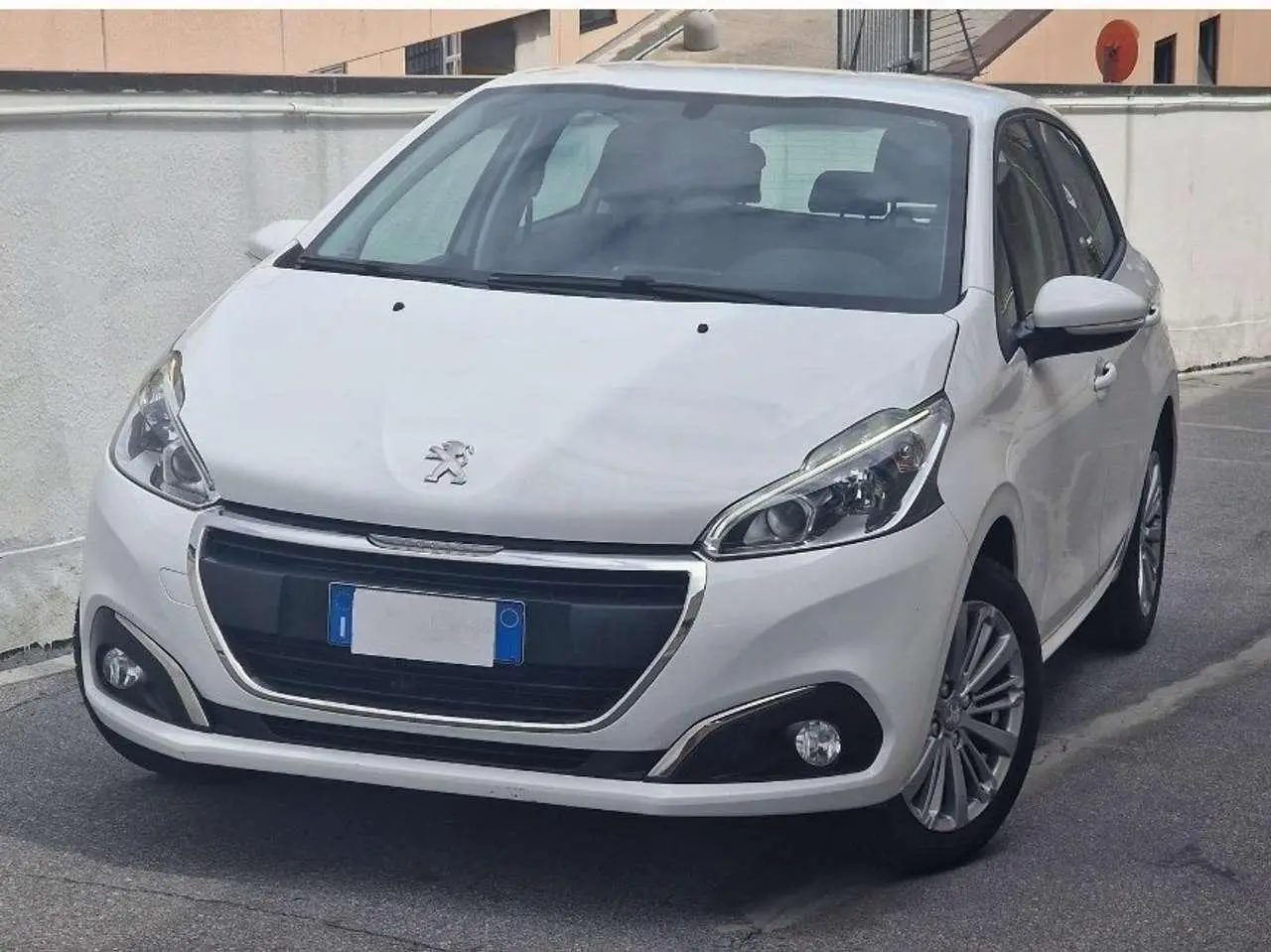 Photo 1 : Peugeot 208 2017 Petrol