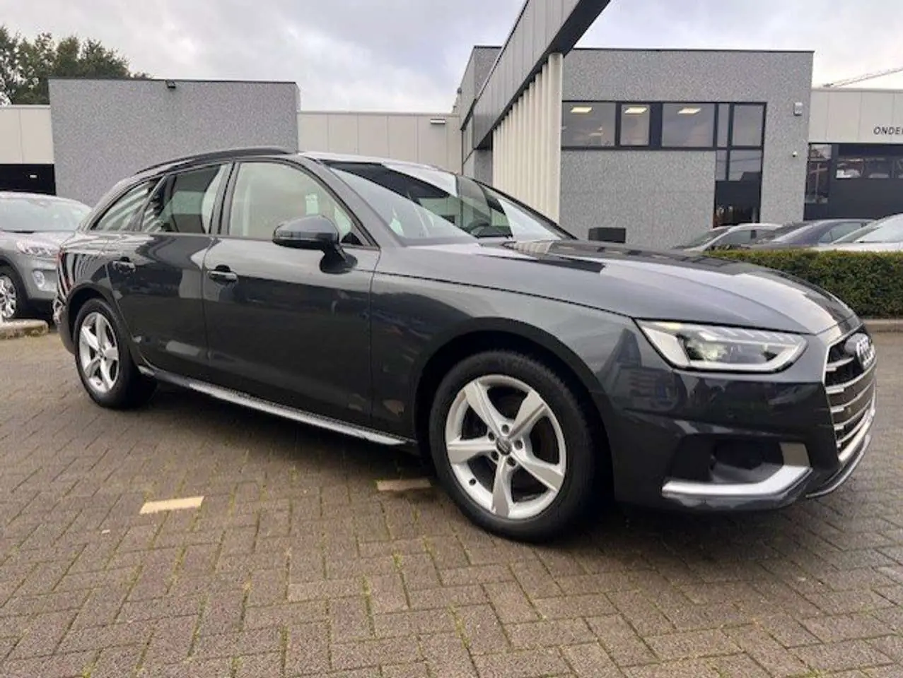 Photo 1 : Audi A4 2019 Petrol