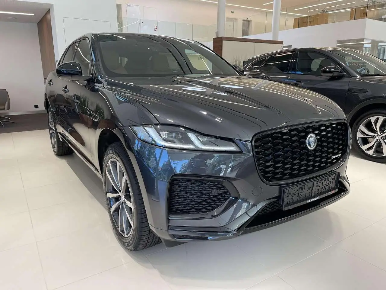 Photo 1 : Jaguar F-pace 2024 Hybride