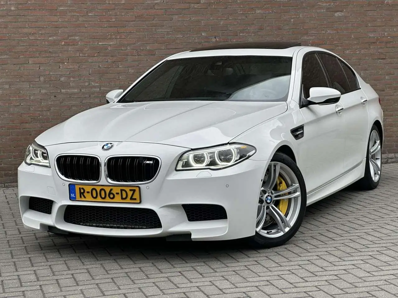 Photo 1 : Bmw M5 2015 Petrol