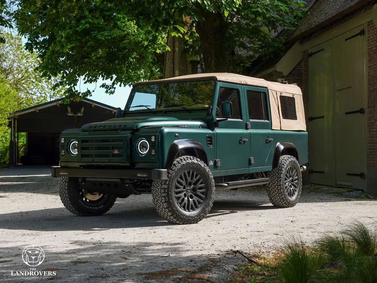 Photo 1 : Land Rover Defender 2022 Essence