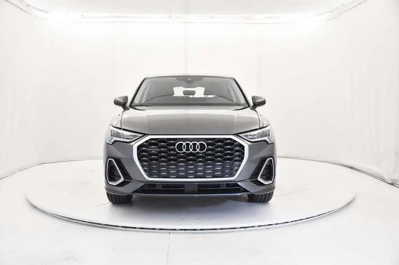 Photo 1 : Audi Q3 2024 Diesel