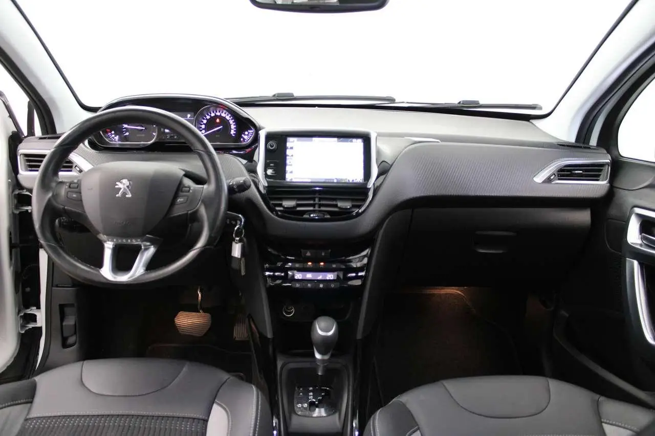 Photo 1 : Peugeot 2008 2016 Essence