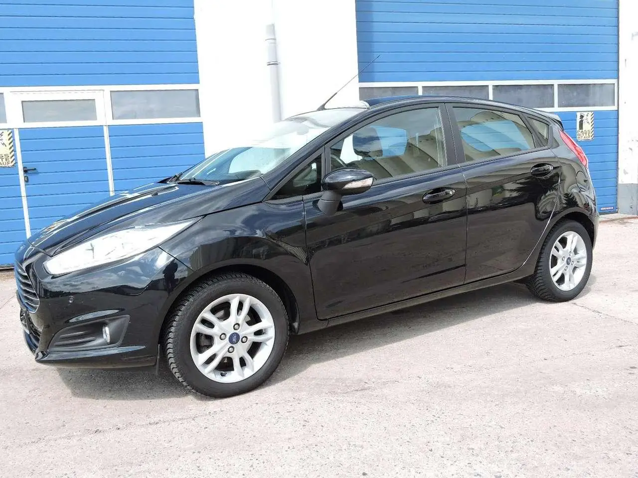 Photo 1 : Ford Fiesta 2015 Petrol