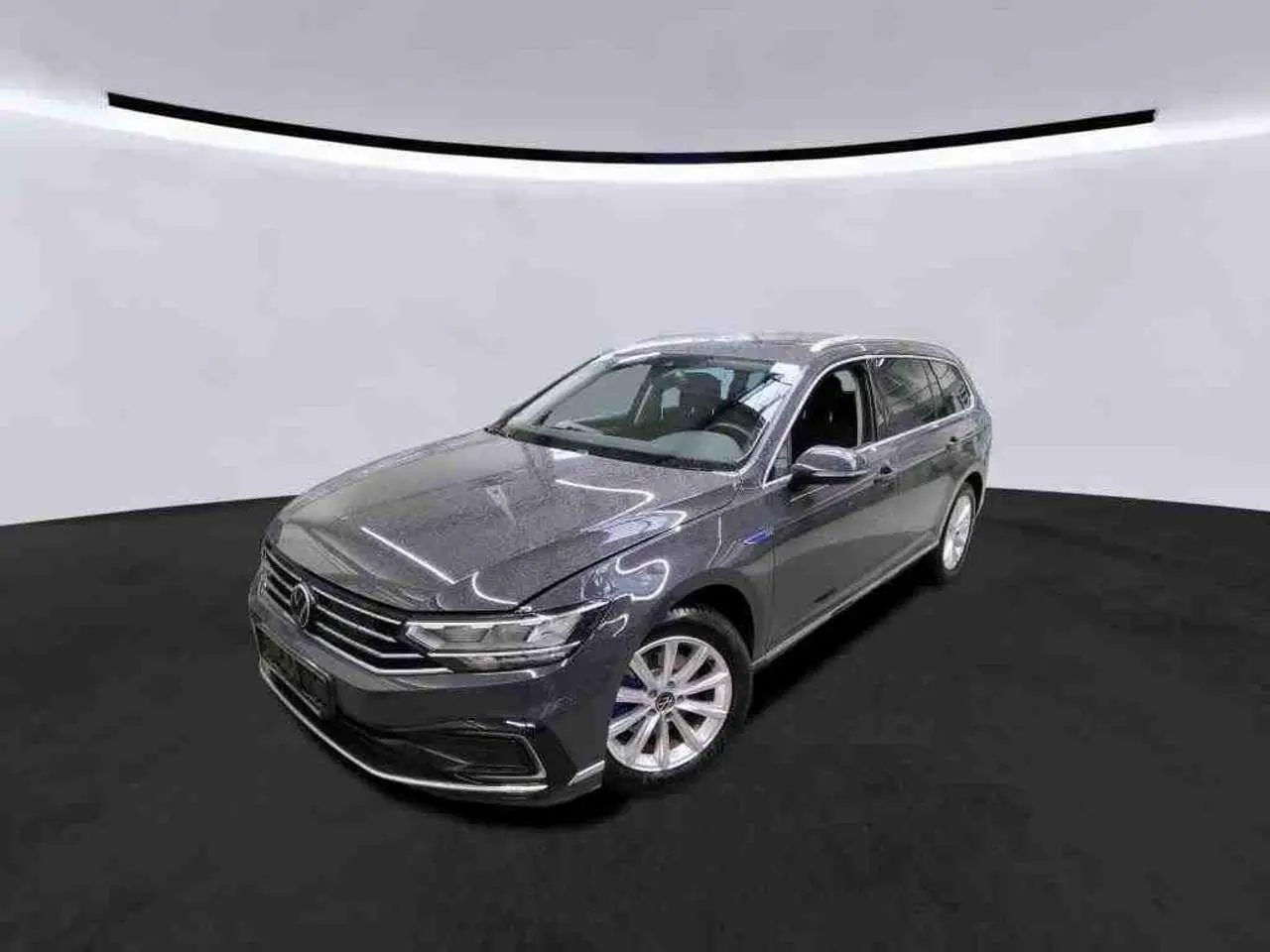 Photo 1 : Volkswagen Passat 2021 Hybride