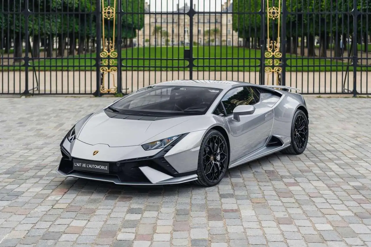 Photo 1 : Lamborghini Huracan 2023 Essence