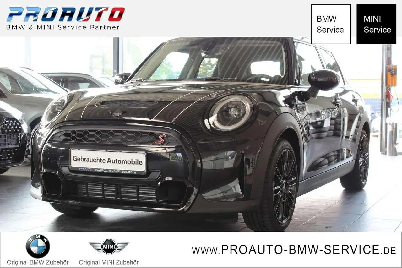 Photo 1 : Mini Cooper 2024 Petrol