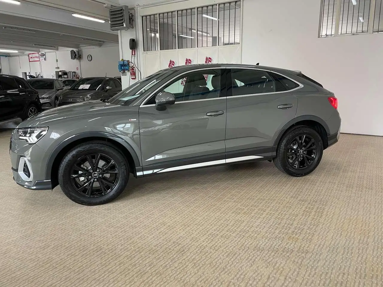 Photo 1 : Audi Q3 2024 Diesel