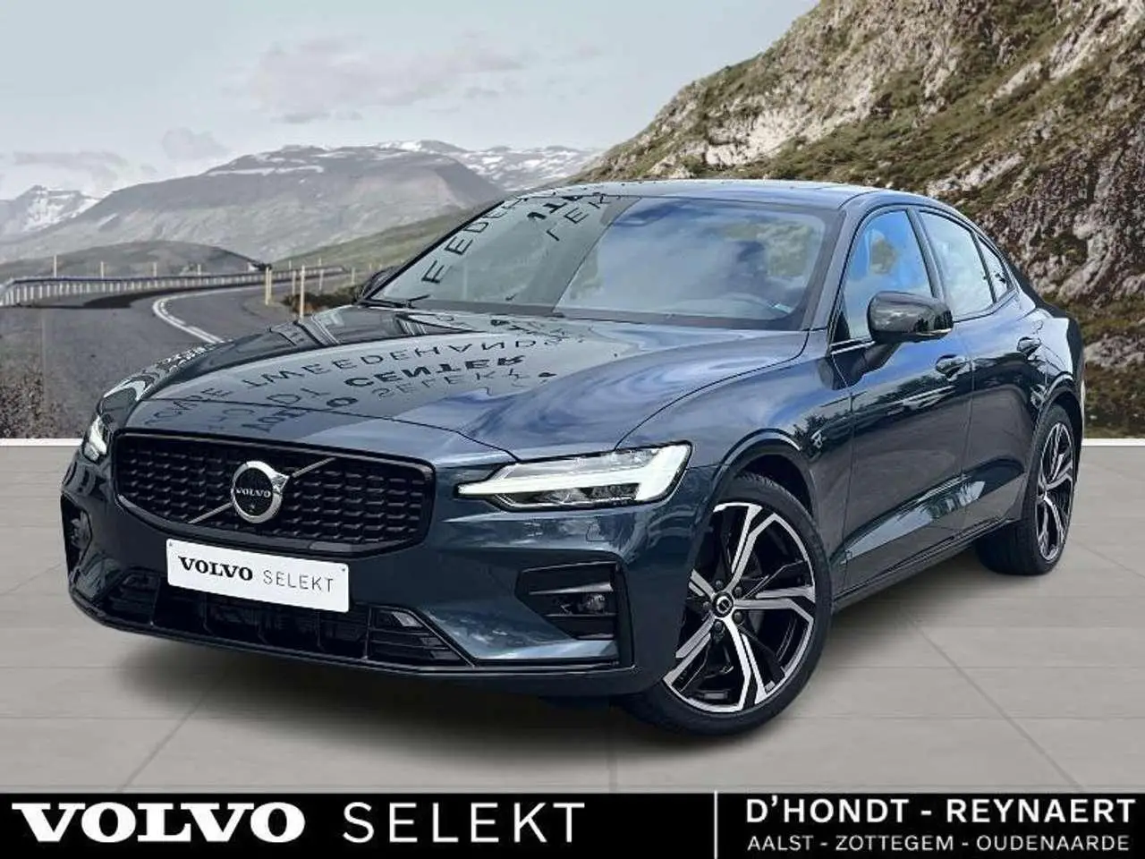 Photo 1 : Volvo S60 2023 Petrol