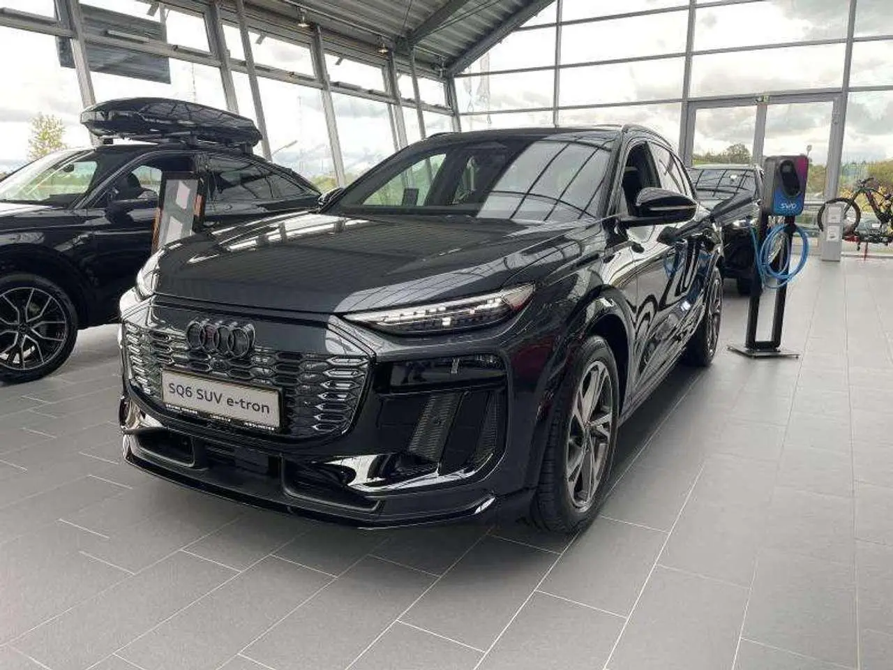 Photo 1 : Audi E-tron 2024 Électrique