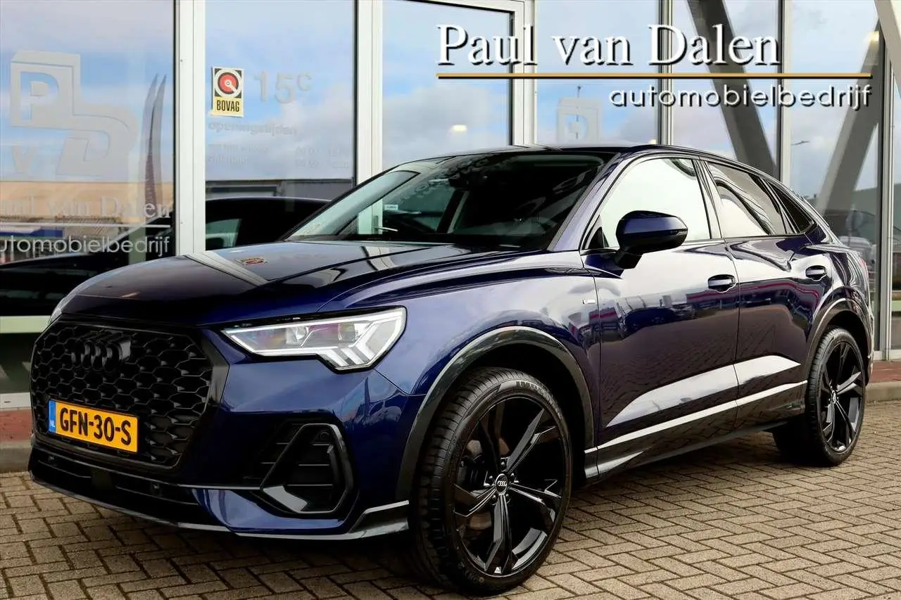 Photo 1 : Audi Q3 2023 Essence