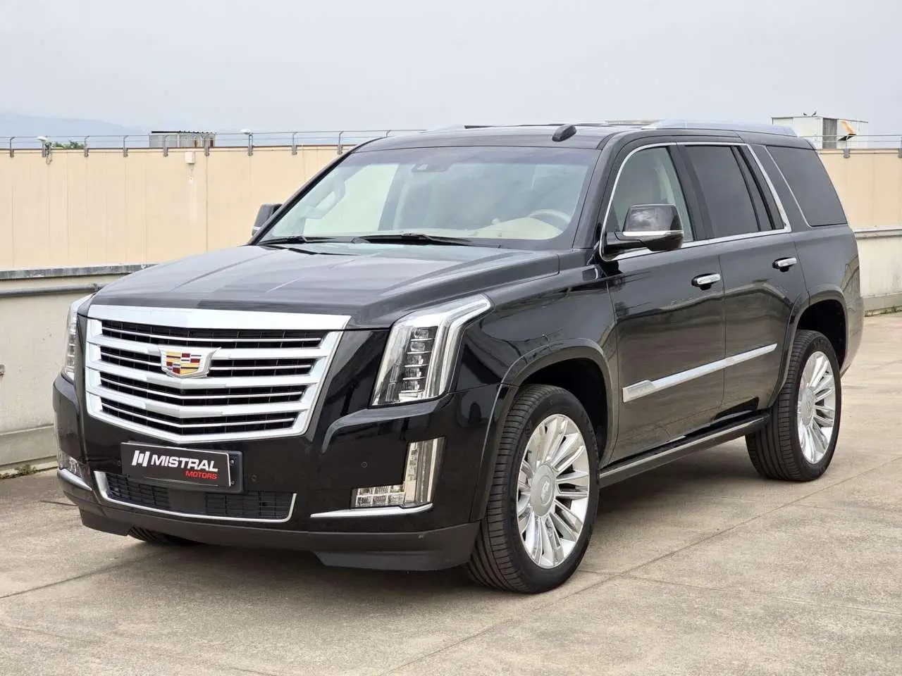 Photo 1 : Cadillac Escalade 2017 Petrol