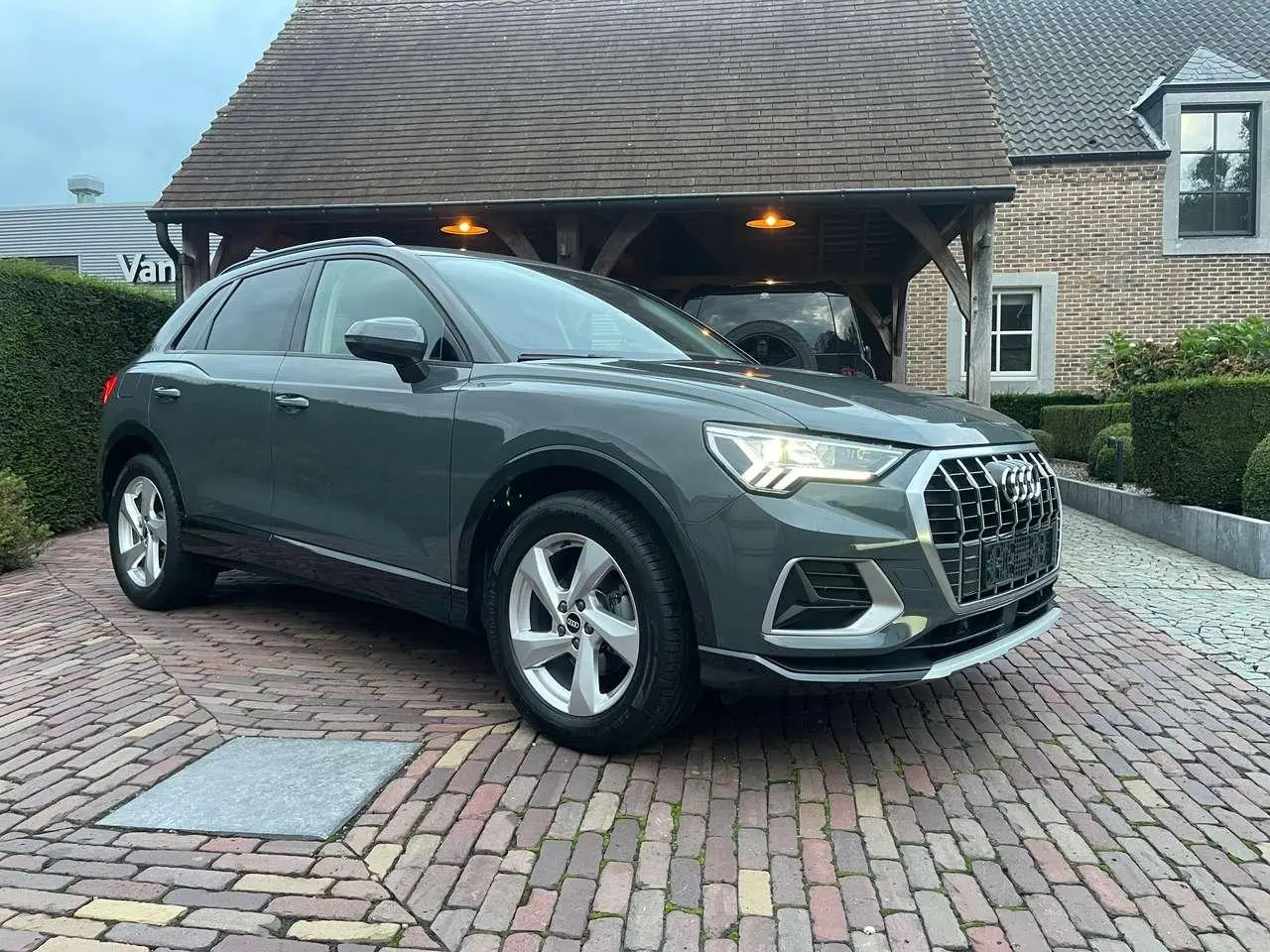 Photo 1 : Audi Q3 2021 Petrol