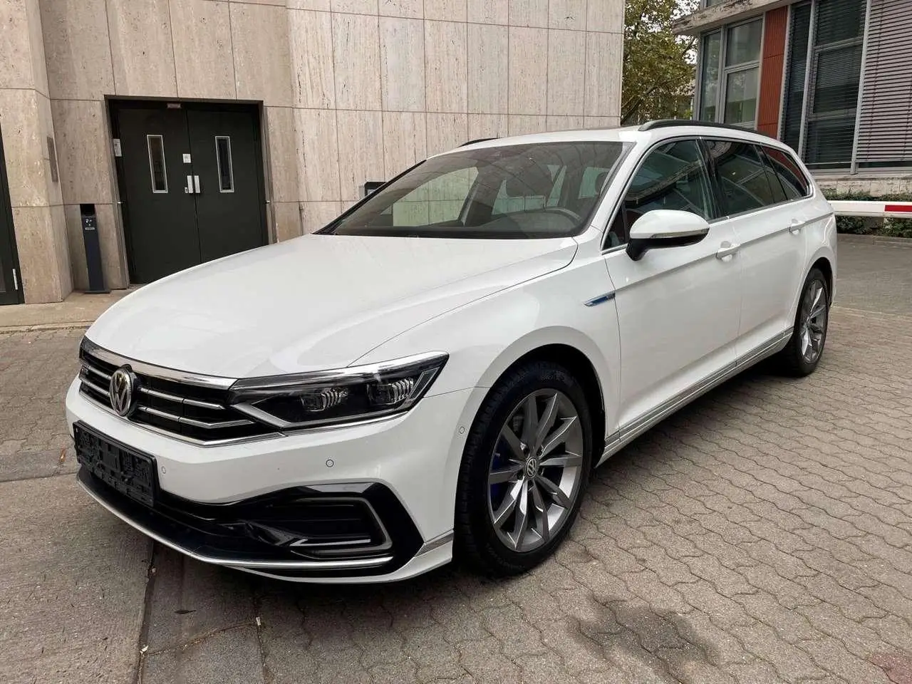 Photo 1 : Volkswagen Passat 2020 Hybride