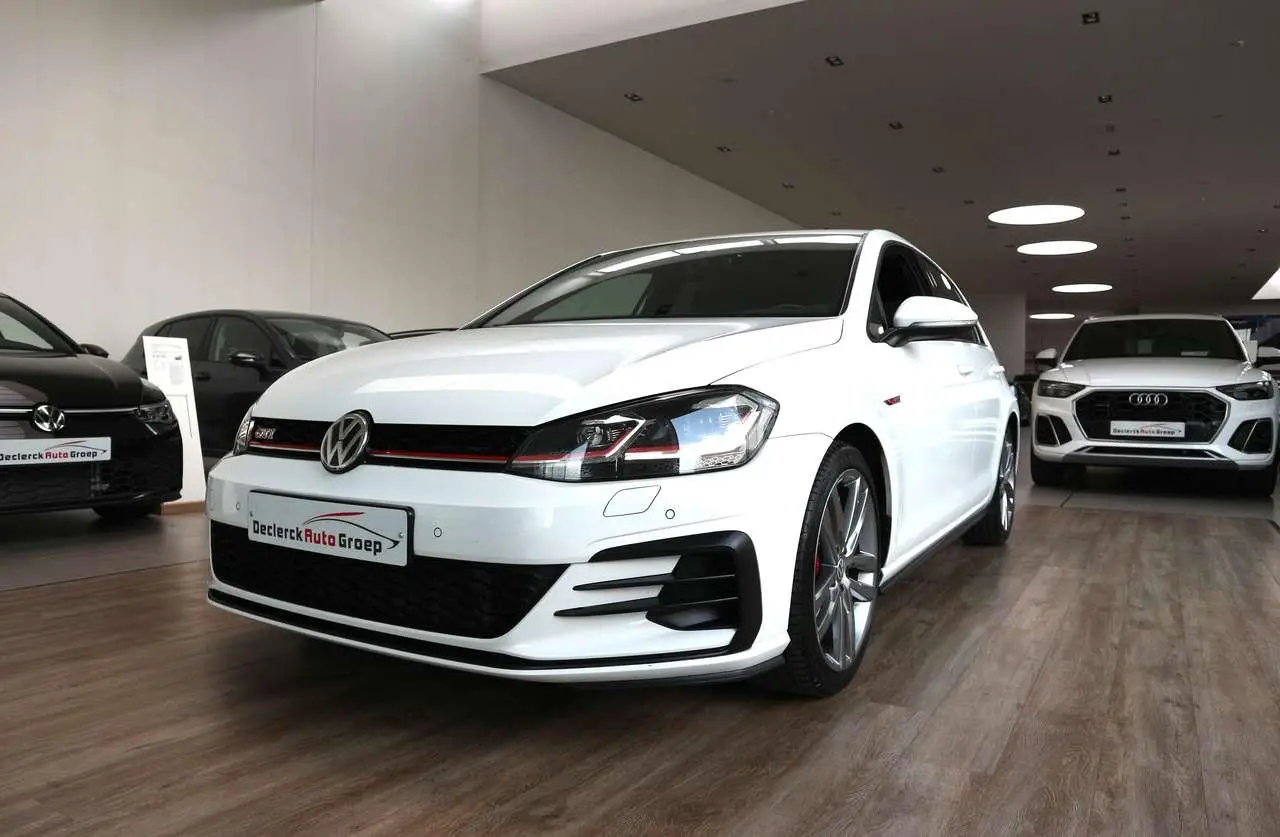 Photo 1 : Volkswagen Golf 2019 Essence