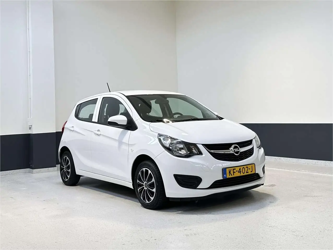 Photo 1 : Opel Karl 2016 Petrol