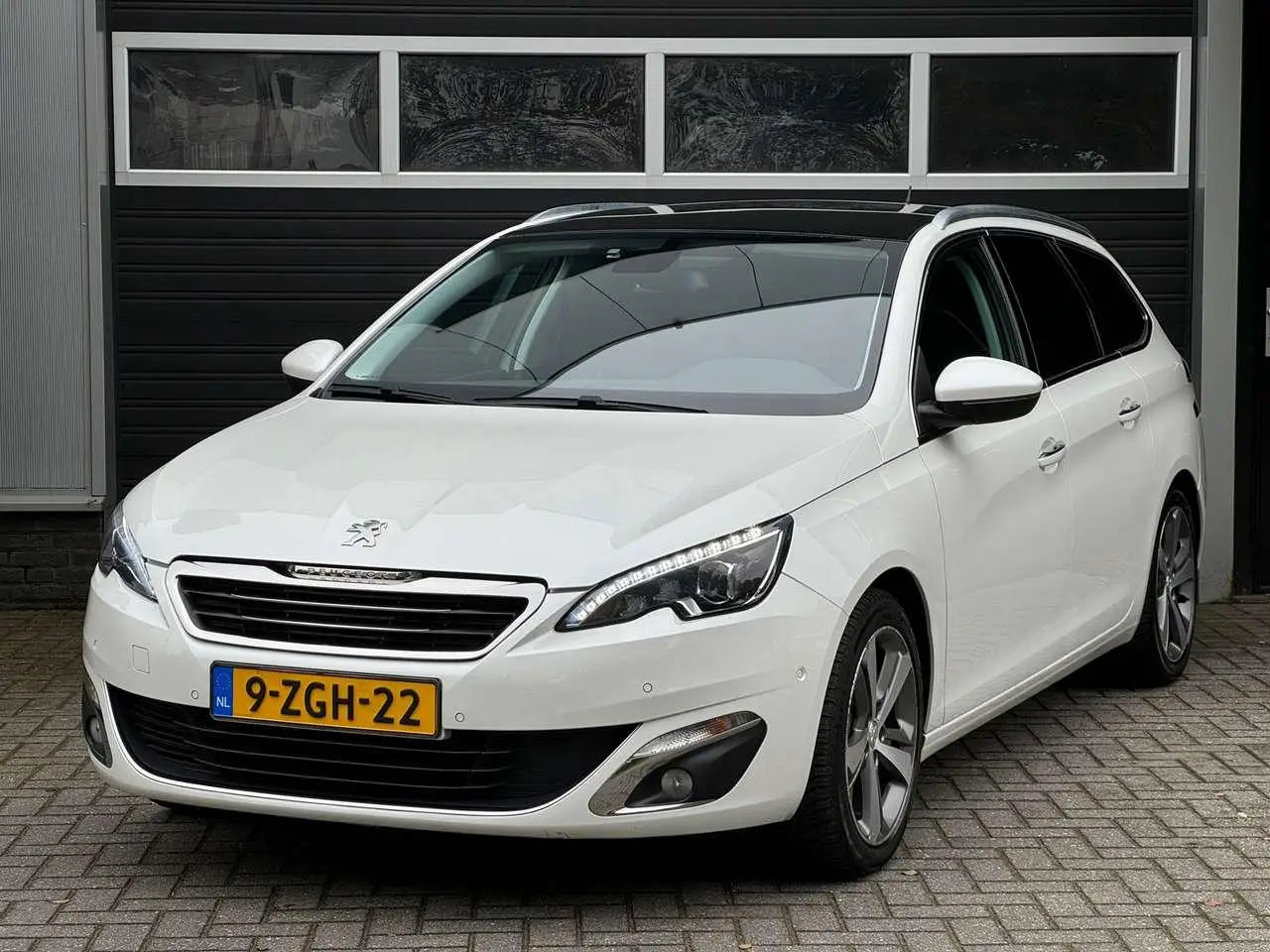 Photo 1 : Peugeot 308 2014 Petrol