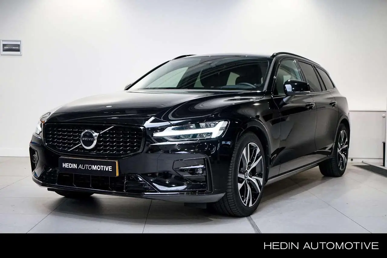 Photo 1 : Volvo V60 2023 Petrol