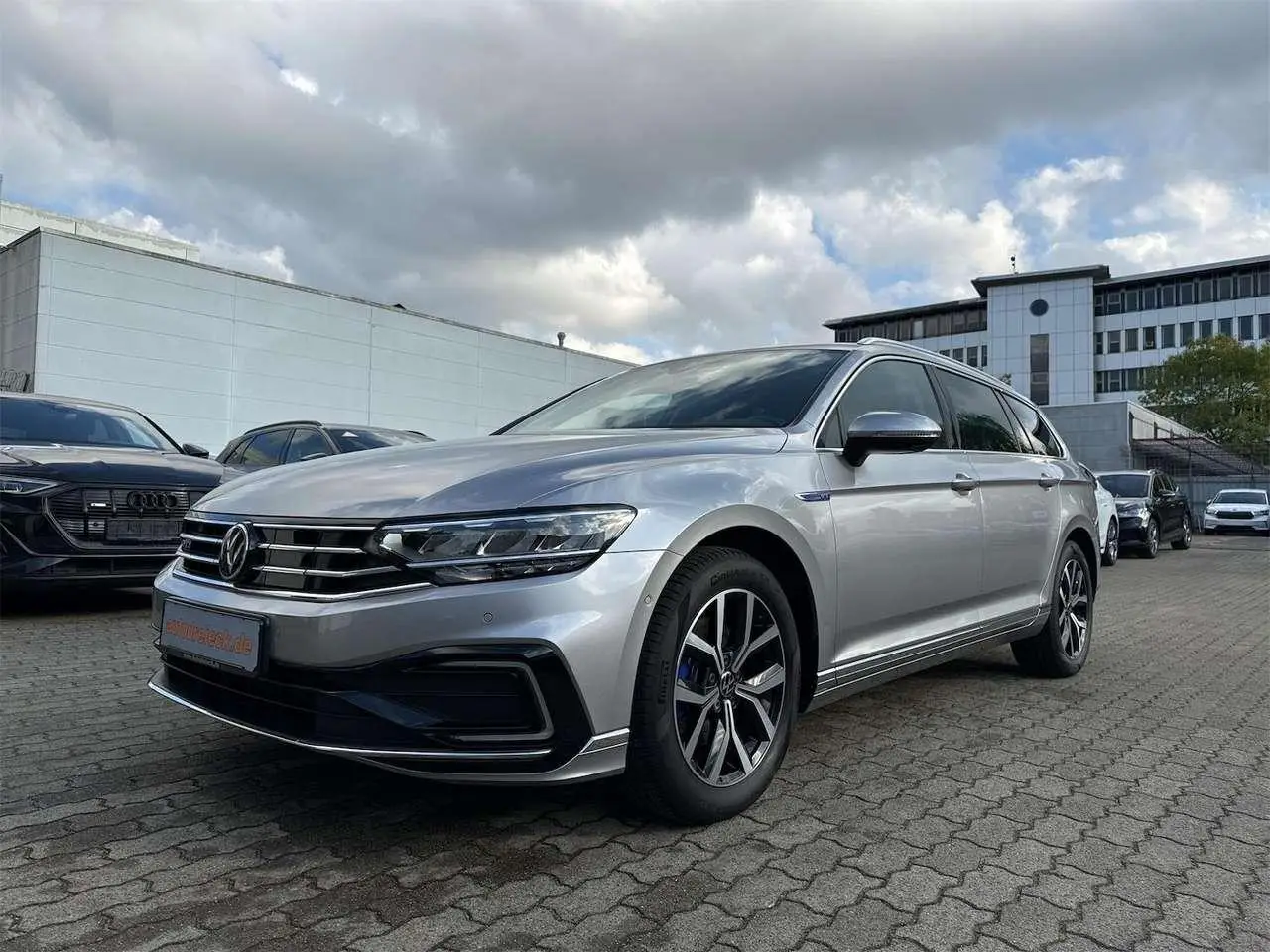 Photo 1 : Volkswagen Passat 2021 Hybride