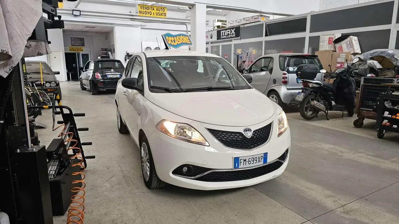 Photo 1 : Lancia Ypsilon 2017 Petrol