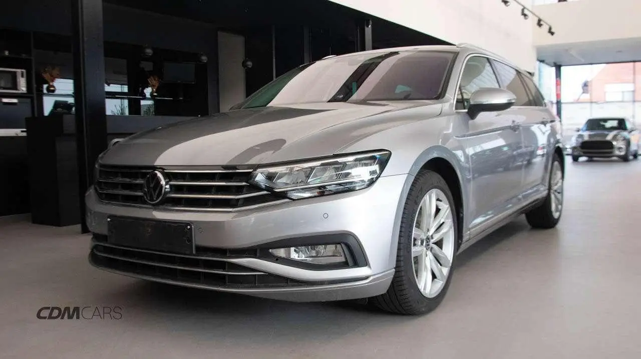 Photo 1 : Volkswagen Passat 2021 Essence