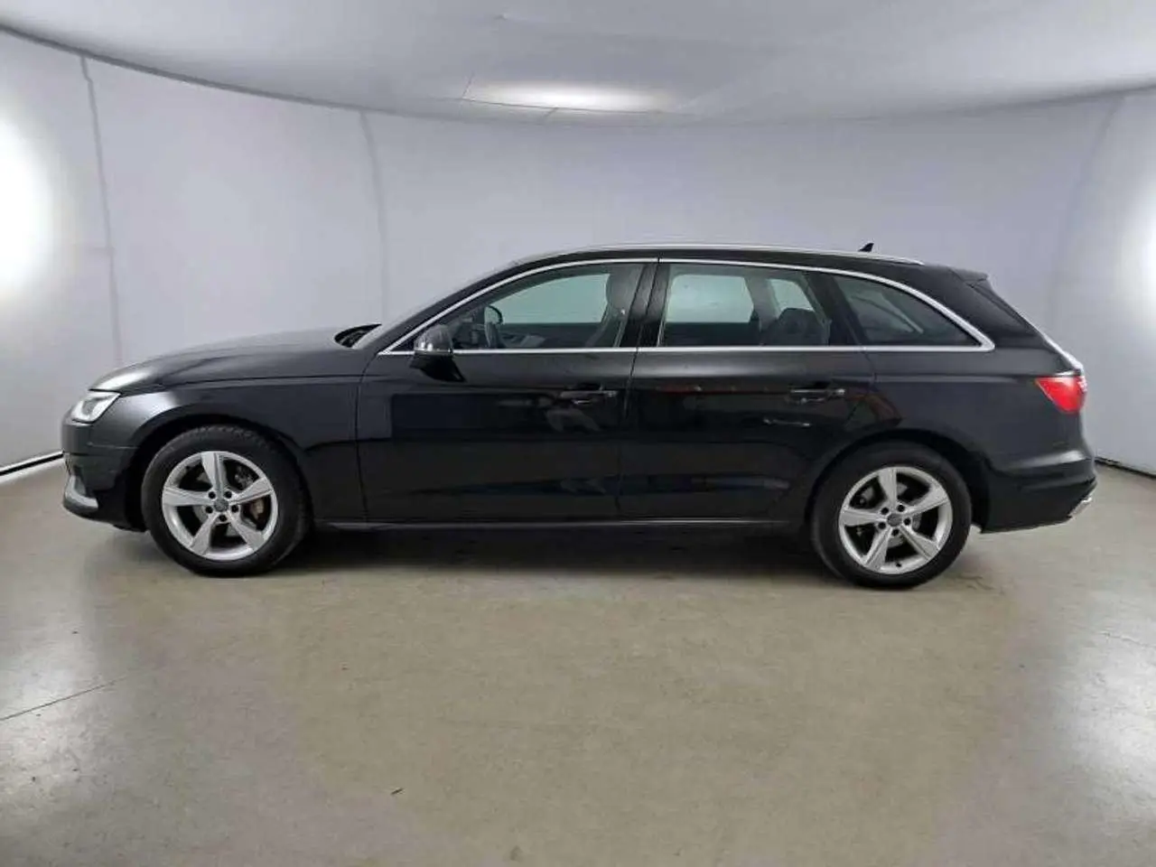 Photo 1 : Audi A4 2020 Diesel