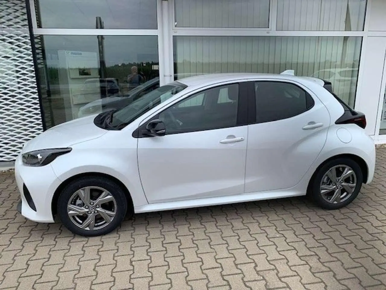 Photo 1 : Mazda 2 2024 Hybrid