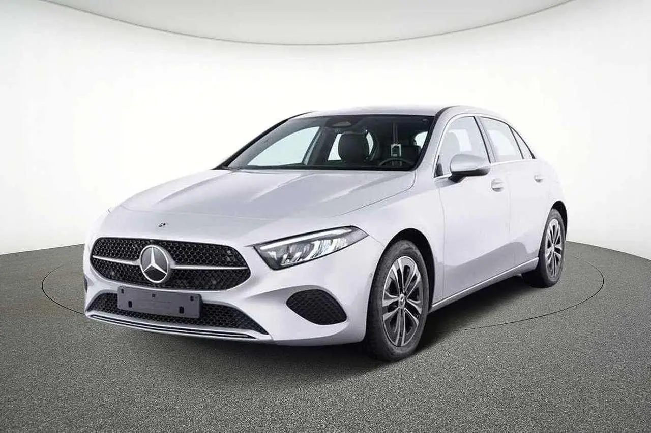 Photo 1 : Mercedes-benz Classe A 2023 Petrol