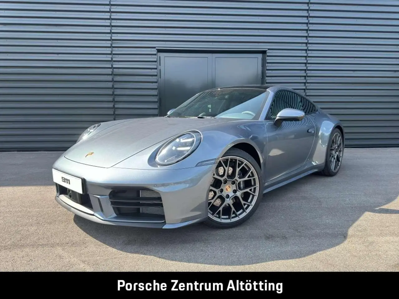 Photo 1 : Porsche 992 2024 Essence