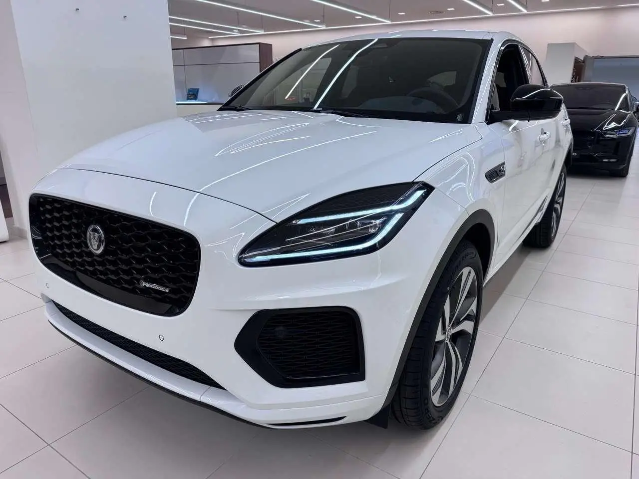 Photo 1 : Jaguar E-pace 2024 Diesel