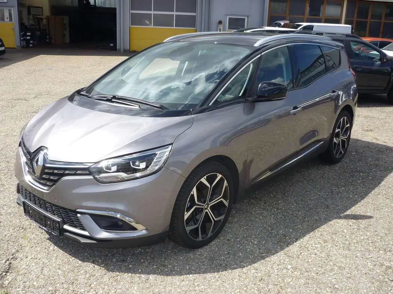 Photo 1 : Renault Grand Scenic 2023 Essence