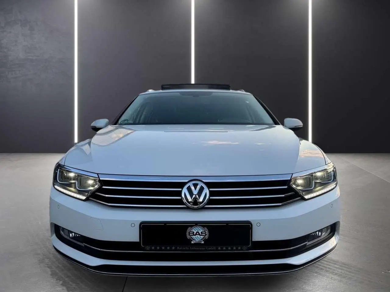 Photo 1 : Volkswagen Passat 2015 Petrol