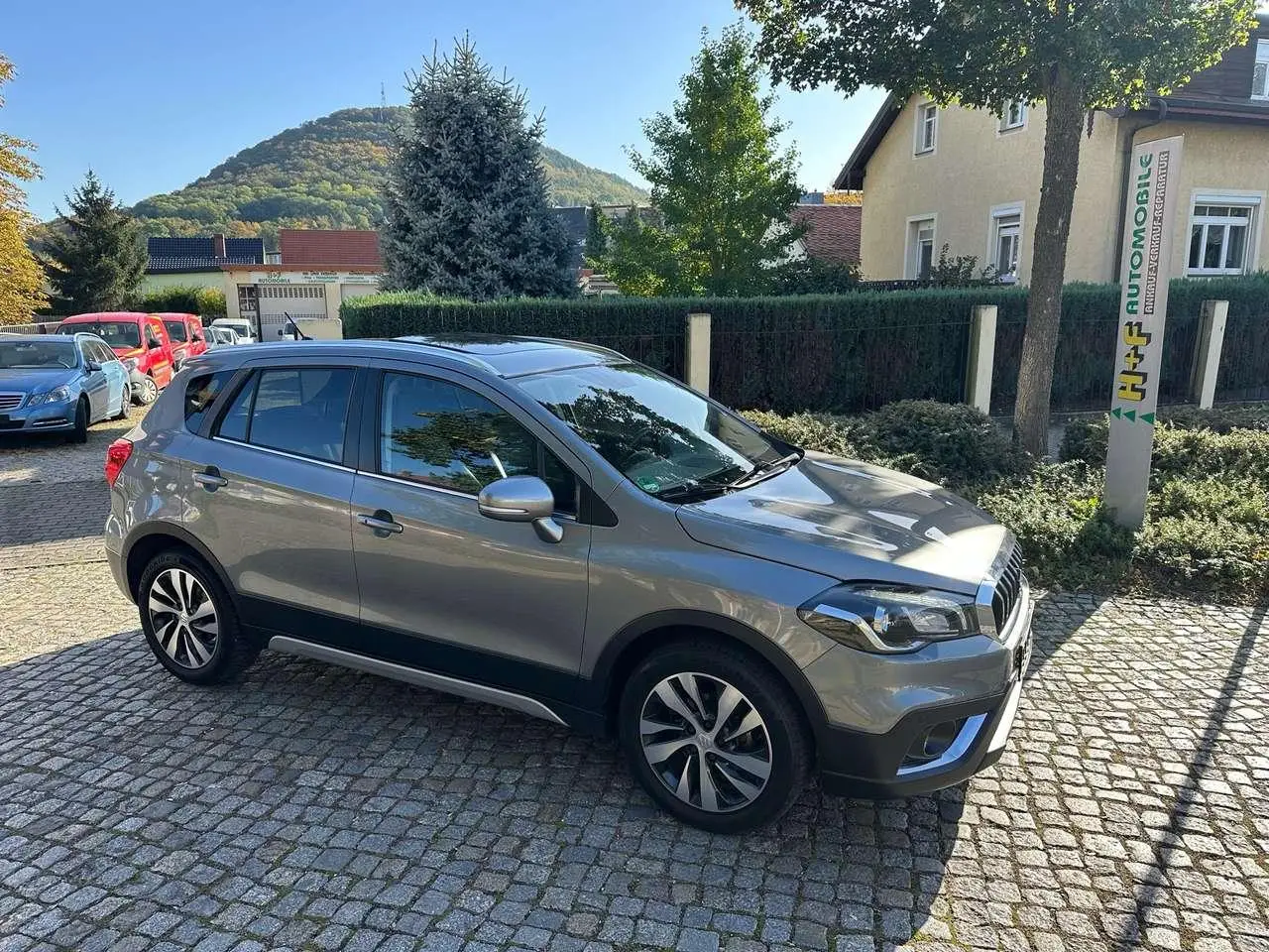 Photo 1 : Suzuki Sx4 2019 Petrol