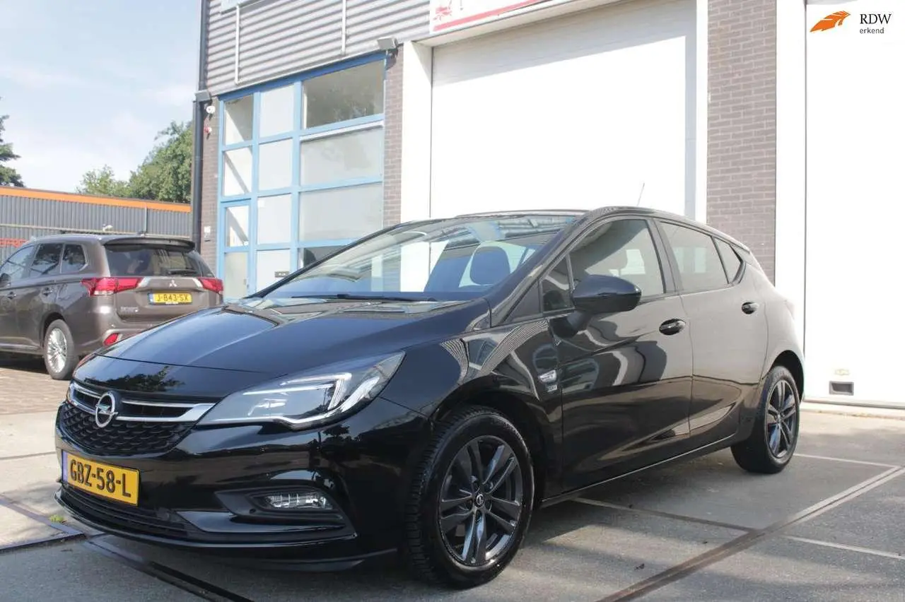 Photo 1 : Opel Astra 2019 Petrol