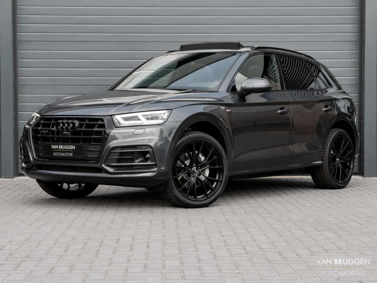 Photo 1 : Audi Q5 2020 Hybride