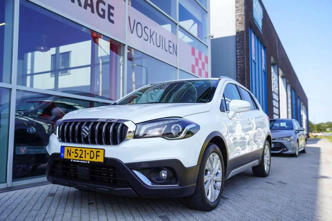 Photo 1 : Suzuki S-cross 2018 Petrol