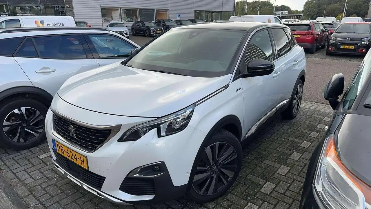 Photo 1 : Peugeot 3008 2017 Petrol